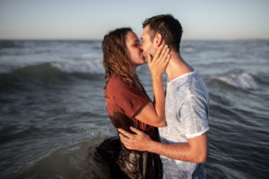 séance couple dans l'eau